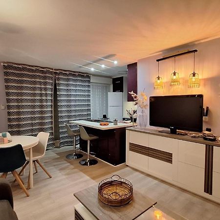 Charmant Appartement Residentiel Avec Terrasse, Jardin Privatif Et Piscine A Cannes Kültér fotó
