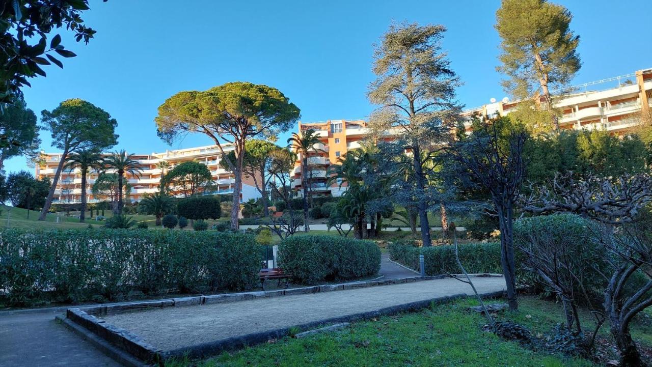 Charmant Appartement Residentiel Avec Terrasse, Jardin Privatif Et Piscine A Cannes Kültér fotó