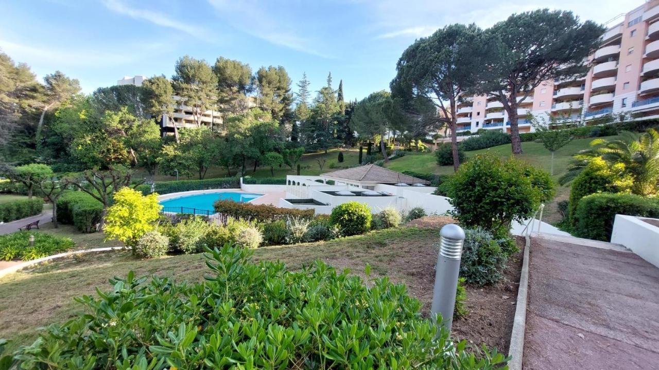 Charmant Appartement Residentiel Avec Terrasse, Jardin Privatif Et Piscine A Cannes Kültér fotó