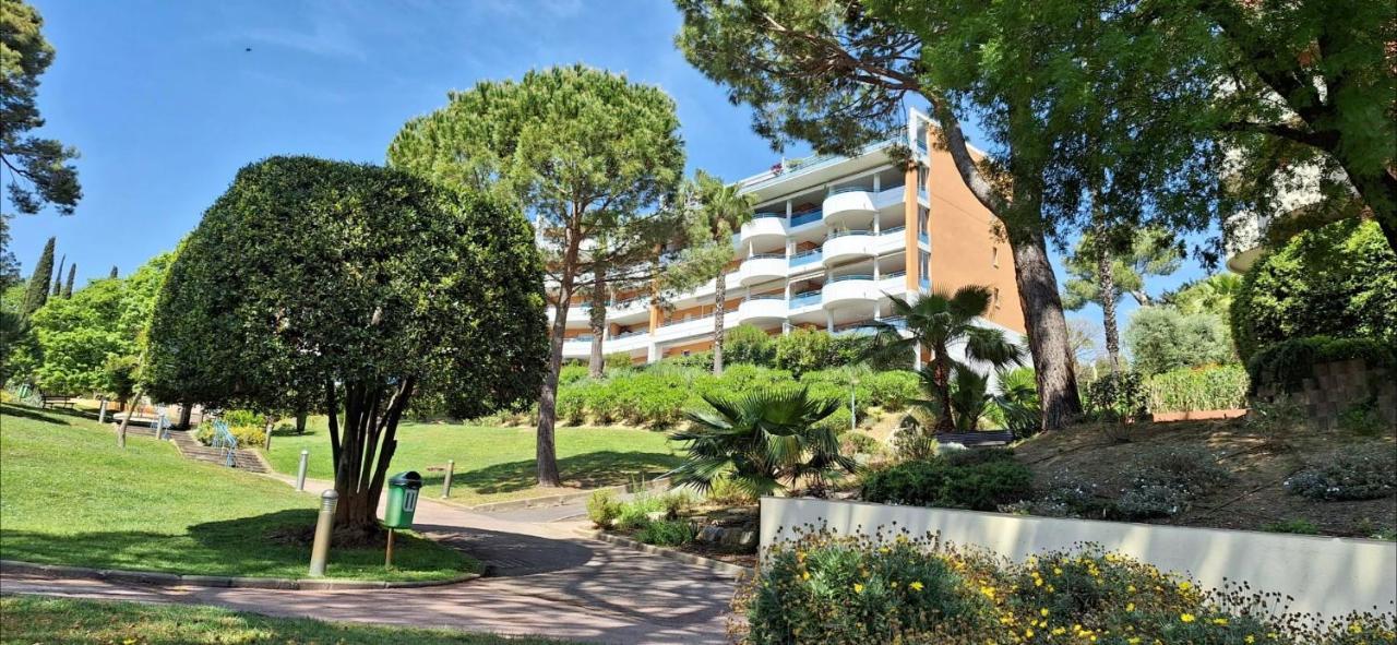 Charmant Appartement Residentiel Avec Terrasse, Jardin Privatif Et Piscine A Cannes Kültér fotó