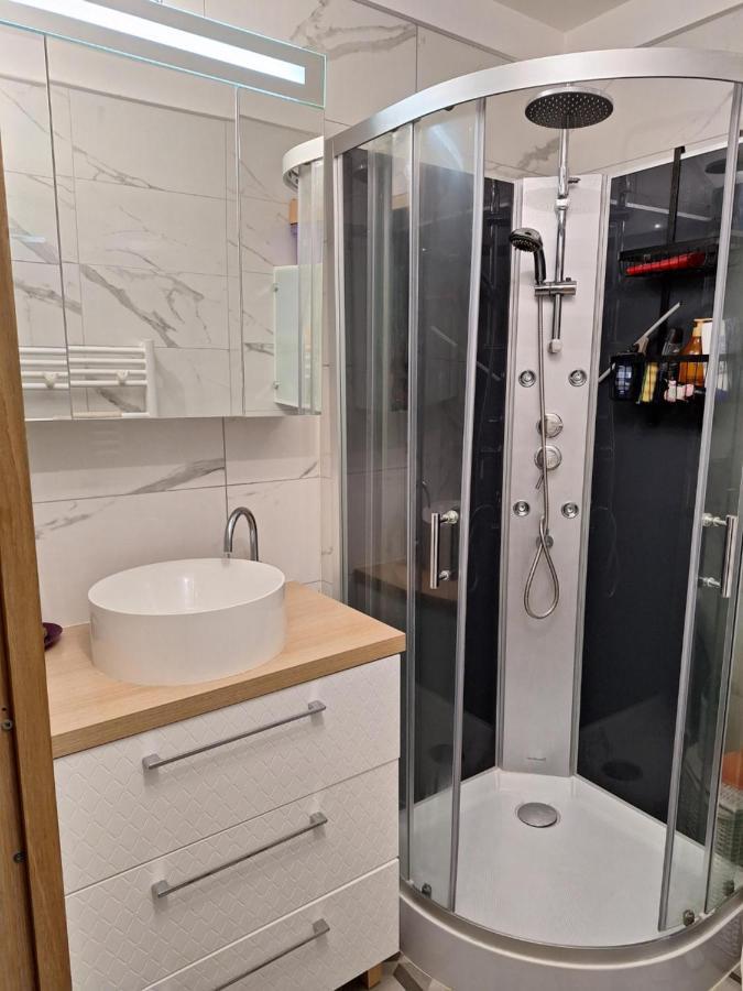 Charmant Appartement Residentiel Avec Terrasse, Jardin Privatif Et Piscine A Cannes Kültér fotó